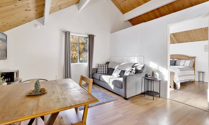 Sugarloaf Ski Chalet | Sweet Maple Cabin- Relaxing Sugarloaf Retreat