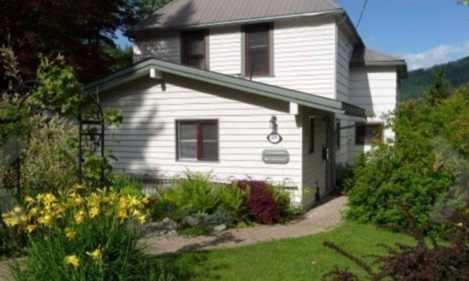 Nelson Apartment | Sweet private studio just minutes from the downtown core.