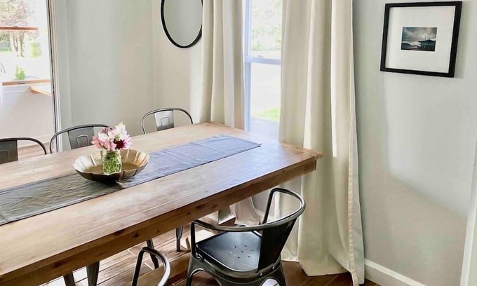 Waterville Apartment | Sweet Retreat 1: 3 BDR Stylish & Cozy Min To Colby