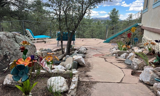 Mountain Club Cottage | Sweet Retreat - Prescott Cabin Rentals