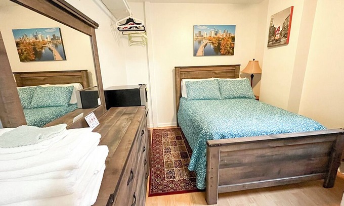 Rittenhouse Row Apartment | Sweet Small Studio