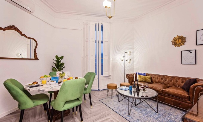 Esquerra de l'Eixample Apartment | Sweett | Urgell - Three Bedroom Apartment, Sleeps 8