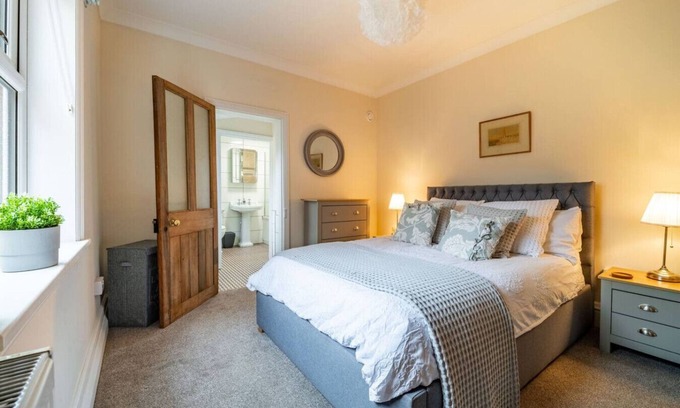 Norwich Apartment | Swift Host | Beautiful 1 bed with Parking