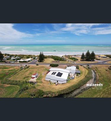 MacDonnell House | Swim at your front door