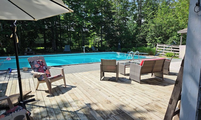 Shediac Villa | Swimmin pool movie stars &a c’ment pond- jc ma gee