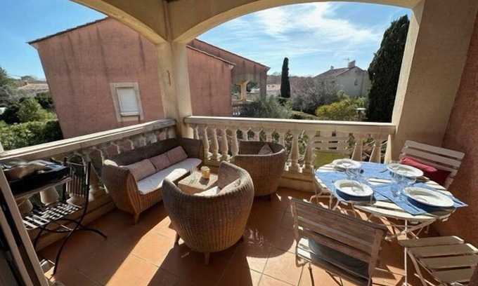 Le Brusc Apartment | Swimming pool, beach at foot, two bedrooms