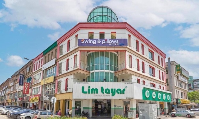 The Strand Hotel | Swing and Pillows at PJ KD