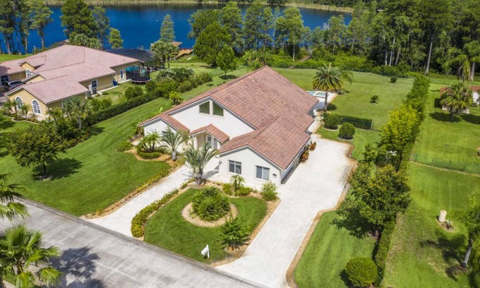 Groveland House | SWISS 105 - Lake Olsen