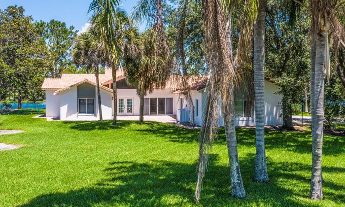 Clermont House | SWISS 23 - Lake Stephanie