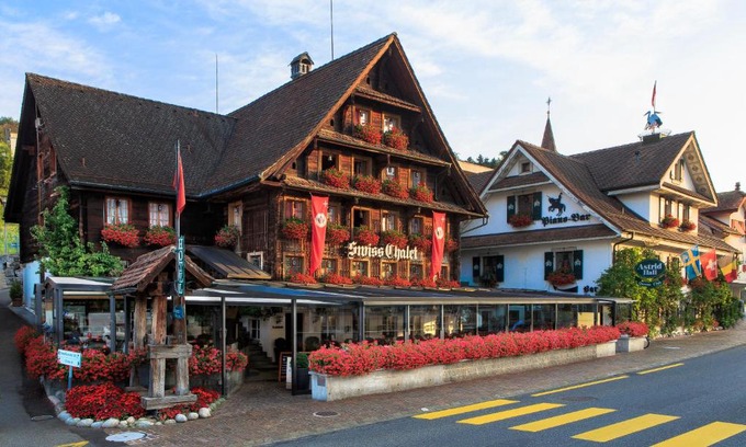Merlischachen Cabin | Swiss-Chalet Merlischachen - Historik Chalet-Hotel Lodge