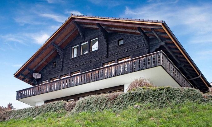 Aeschlen ob Gunten Apartment | SwissHut Stunning Views Alps & Lake - Chalet Antara