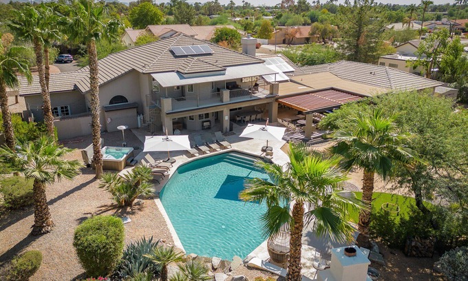 Buenavante House | SWSS - Ultimate Neighborhood Getaway: Pool, Hot Tub, Games & Concierge Services at Luxe