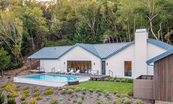 Sonoma Villa | Syrah by AvantStay | Hilltop Haven in Sonoma | Private Pool + Patio