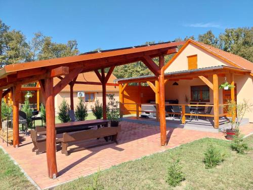 Kaszo Apartment | Tölgyfa vendégházak