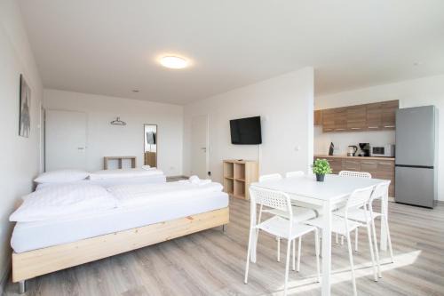 Hochheide Apartment | T&K Apartments Comfortable 3 Room Apartments with Balcony