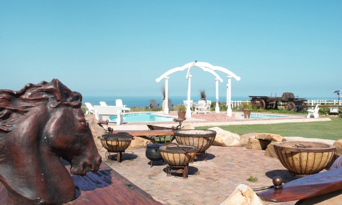 Plettenberg Bay Bed & Breakfast | T'Niqua Stable Inn