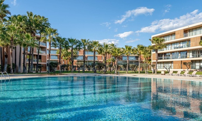 Vale de Parra Apartment | T3 Beira-Mar nos Salgados c/Piscina by LovelyStay