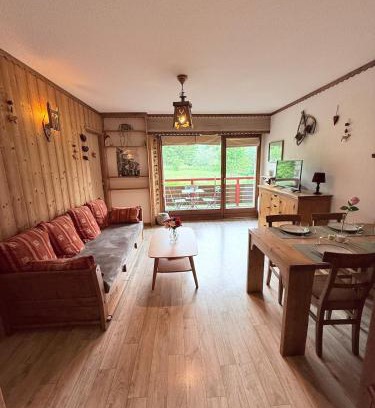 Villard-de-Lans Apartment | T3 façon Chalet, terrasse et garage privé, Villard-De-Lans