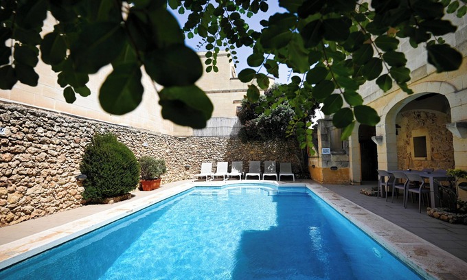 Xaghra House | Ta' Filomena - Sleeps 8/10 with a large Private Pool
