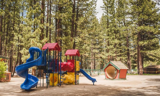 Tahoe Valley House | Tahoe Valley Cottage 3