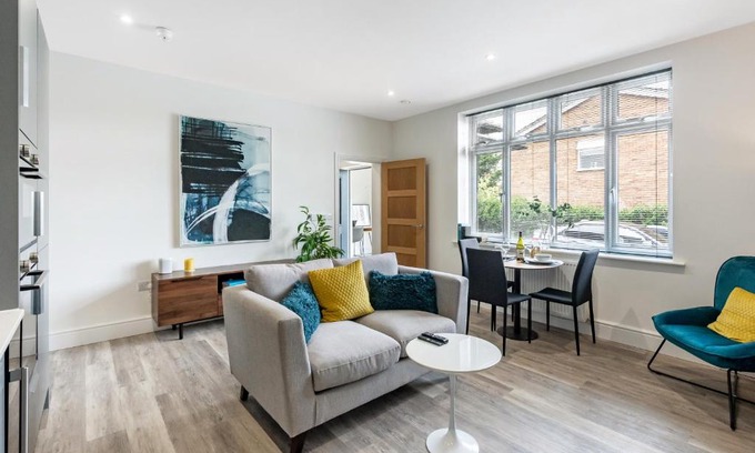 Cambridge Apartment | Tailored Stays - Union lane