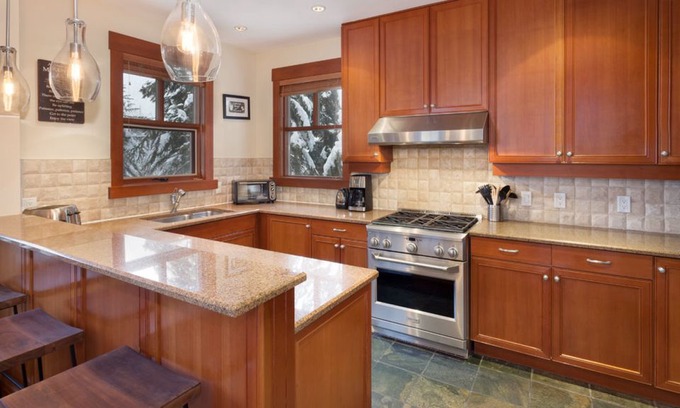 Nordic Estates House | Taluswood Heights #6 4 Bed Ski-in-Ski-out Private Hot Tub