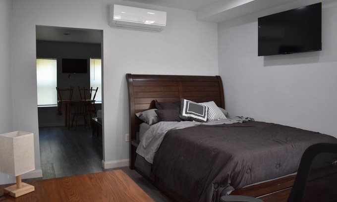 Tannersville Hotel | Tannersville Village on SawMill Creek Room #2- 2 Queen