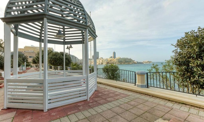 Il-Balluta Apartment | Taormina 6 -Seafront Sliema Apt