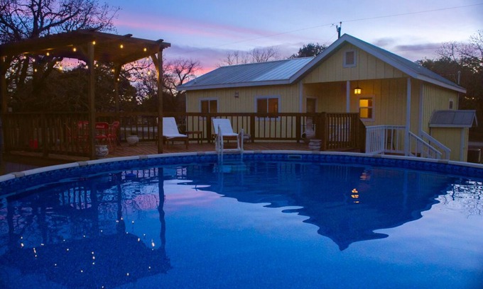 Tarpley House | Tarpley Guesthouse/Hill Country/Private Pool
