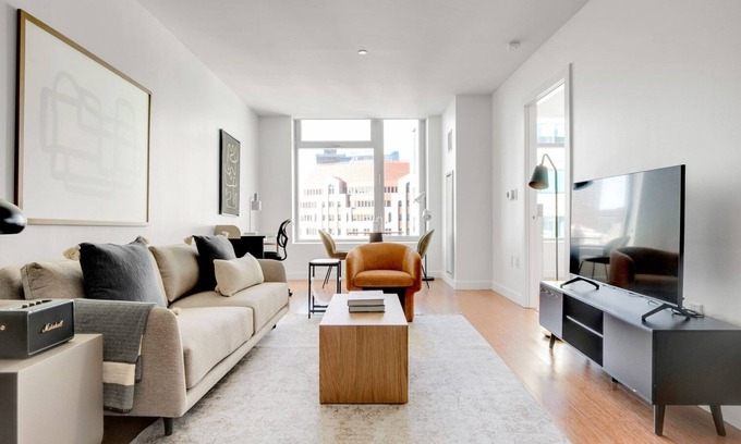 Chinatown Apartment | Tasteful Downtown 1BR w/Gym & W/D, near South Station, by Blueground