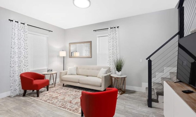 Roseville House | Tasteful oasis in old Roseville