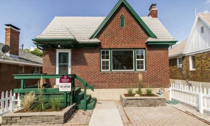 East Central House | Tastefully updated home by University of Utah, 3 min walk to Rice Eccles Stadium