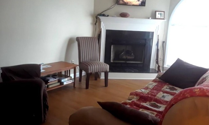 Greensboro Condo | Tater's Townhome is a cozy 1-bedroom condo with AC, TV no wifi on the 1st Floor