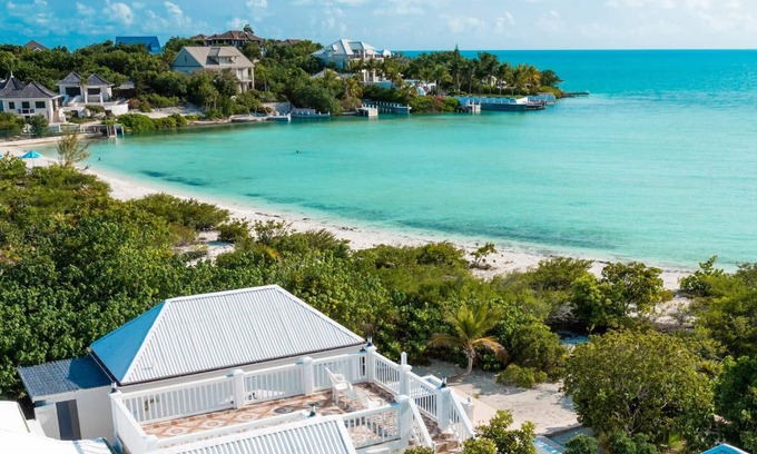Ocean Point House | TC Villas -Coccoloba -Beachfront w. Pool, Kayaks & Direct Taylor Bay Access