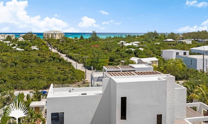 The Bight House | TC Villas -Lumiere West -Brand-new with Rooftop, Pool & Steps to Grace Bay