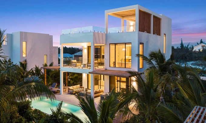 The Bight House | TC Villas -Lumiere South -Stylish Villa w. Rooftop Fun, Pool & Walk-to-Dining