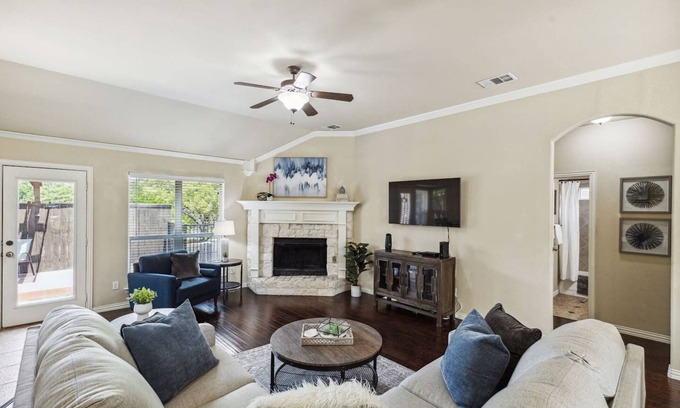 Rockwall House | TCH - Cozy 3bd/2ba home in Rockwall with Workspace