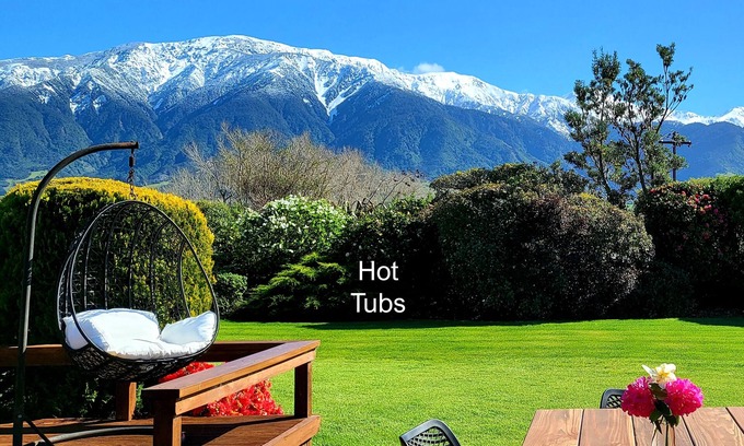 Kaikoura House | Te Mahuru Retreat Kaikoura. 2 Hot Tubs, Outstanding Views, Space to Play & Relax