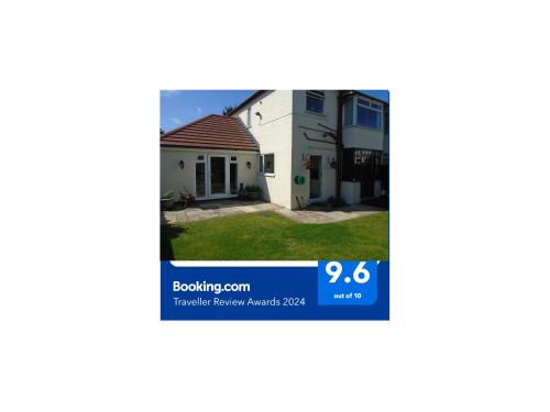 Crosby House | TEA in Liverpool - Private - Quiet - Ground Floor - En-suite - Walk-in-shower