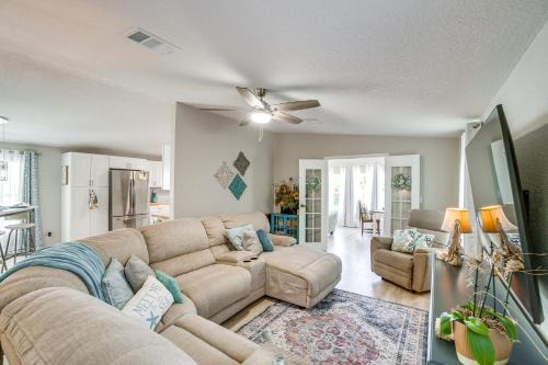 Grove City House | Tee Off and Soak Up Sun! Airy Englewood Gem with Yard