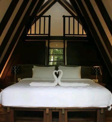 Cisarua Hotel | Telaga Warna