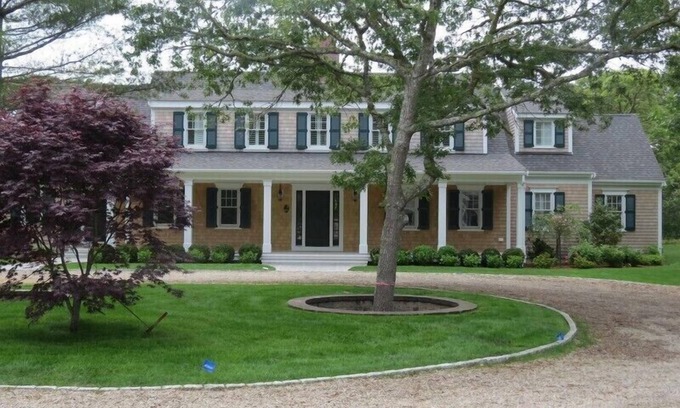 Chatham House | Tennis anyone? Beautiful, brand new construction with 8 bedrooms, 8 full baths and 2 half baths, that can sleep up to 20 guests.