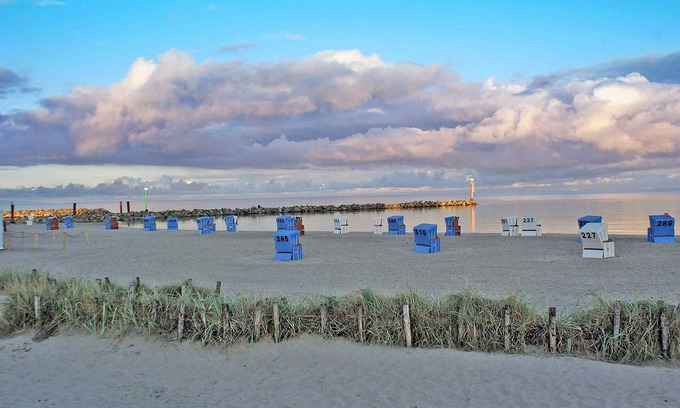 Damp House | Tent roof house - very close to the beach - with fiber optic W-LAN - - with fence in sunny