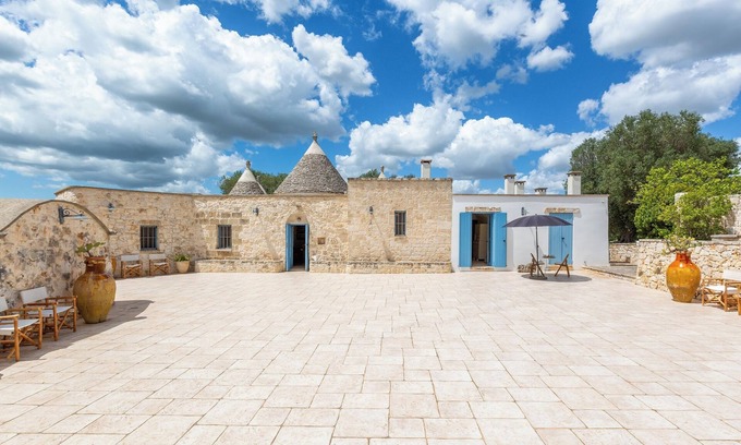 Ceglie Messapica House | Tenuta I Trulli Rochira by BarbarHouse