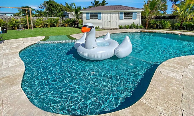 Jupiter House | Tequesta Beach House, Heated Private Pool, Close to Beach, Sleeps 8
