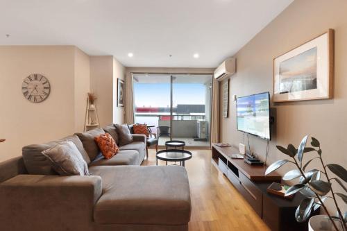 Geelong Apartment | Terminus Apartment I Steps from Geelongs Buzz