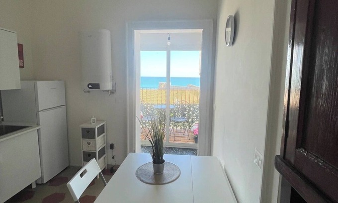 Ortona Apartment | Terrace overlooking the sea and 5 minutes from the "Costa dei Trabocchi" bike path