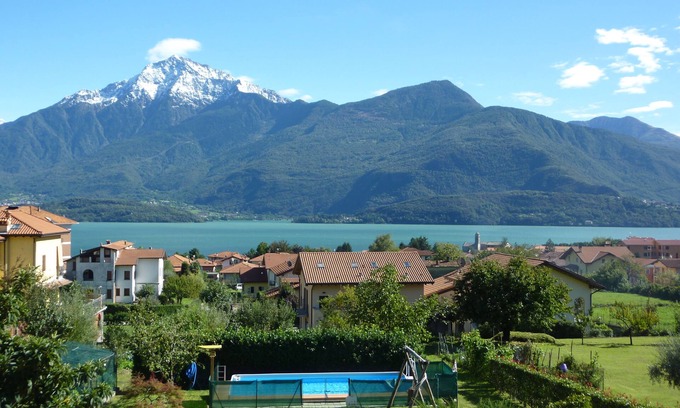 Consiglio di Rumo Apartment | Terrace with breathtaking lake view