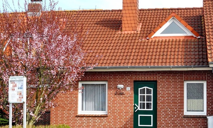 Westeraccumersiel House | Terraced house, Dornumersiel