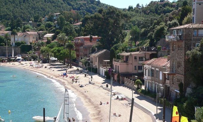 Theoule-sur-Mer House | Terraced house 90m2 beach and restaurant 2mn walk air conditioning quiet, garden